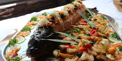 Winterhochzeit - PLZ 71034 (Deutschland) - Unser meist Verkaufter Lachs aus dem Heißrauch  - Schlosscafe Beuren & Cafe Konditorei / Hochzeits Location