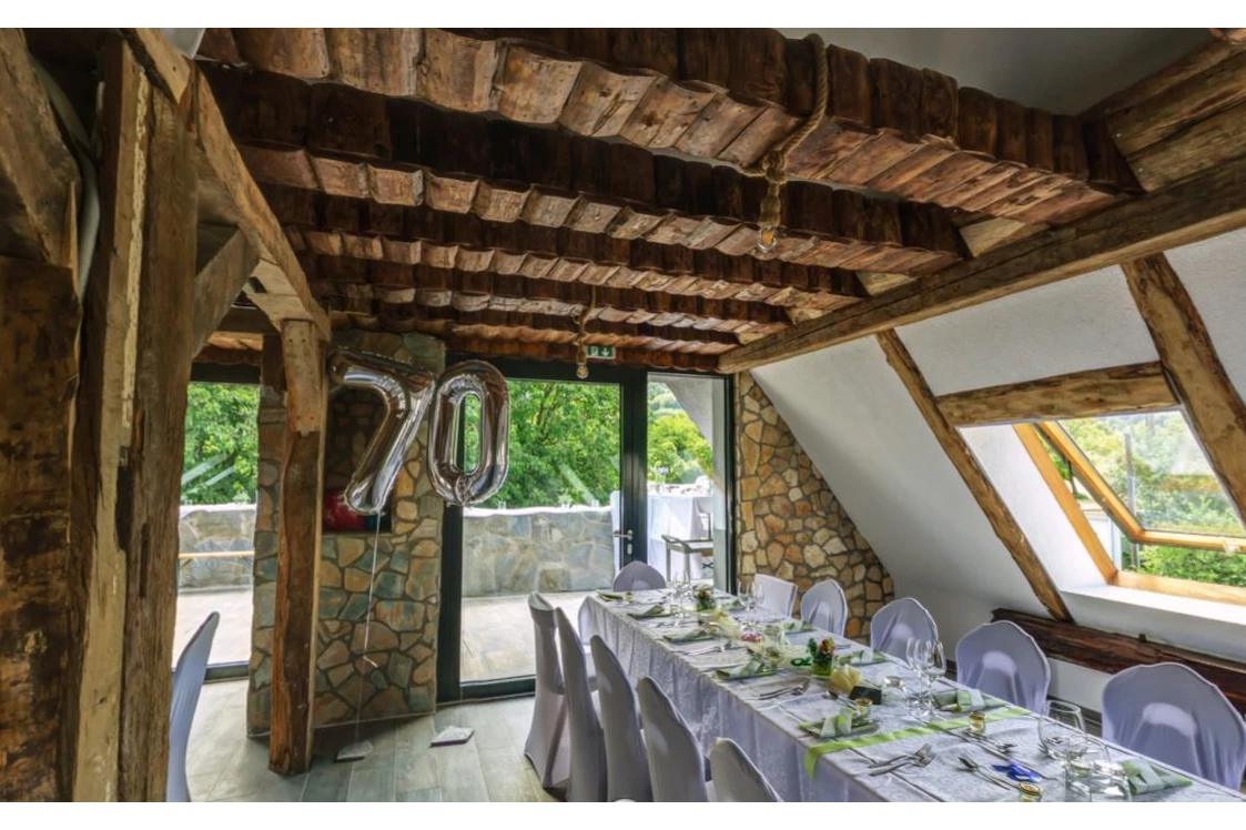 Hochzeitslocation: Die Schlosscafe Lounge befindet Sich im Obergeschoss und ist Behinderten gerecht. und es ist für max.60 Personen möglich   - Schlosscafe Beuren & Cafe Konditorei / Hochzeits Location 
