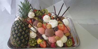 Winterhochzeit - PLZ 71034 (Deutschland) - Unsere Eisplatte mit 5 Sorten Eis aus unserer Eisdiele - Schlosscafe Beuren & Cafe Konditorei / Hochzeits Location