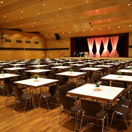 Hochzeitslocation: Der große Festsaal des BÜRGERHAUS.QUADRATH mit 616m². - BÜRGERHAUS.QUADRATH