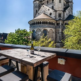 Hochzeitslocation: Dachgarten Rheinloft Cologne - Blick auf die Kathedrale Groß St. Martin - RHEINLOFT COLOGNE