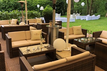 Hochzeitslocation: Lounge und freie Trauung - Villa im Tal