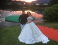 Hochzeitslocation: Zuerst die Trauung am See und weil gerade so ein wunderschöner Sonnenuntergang war noch direkt ein schönes Foto vom Brautpaar gemacht.  - Flasch City am Freizeitsee