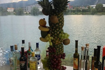 Hochzeitslocation: Immer wieder wichtig auch unsere Obstplatte passt sich dem karibischem Style an unserem See an.  - Flasch City am Freizeitsee