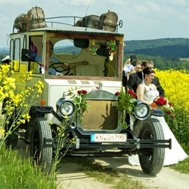 Hochzeitslocation: Oldtimer-Cabrio-Bus - Hotel und Restaurant Lochmühle