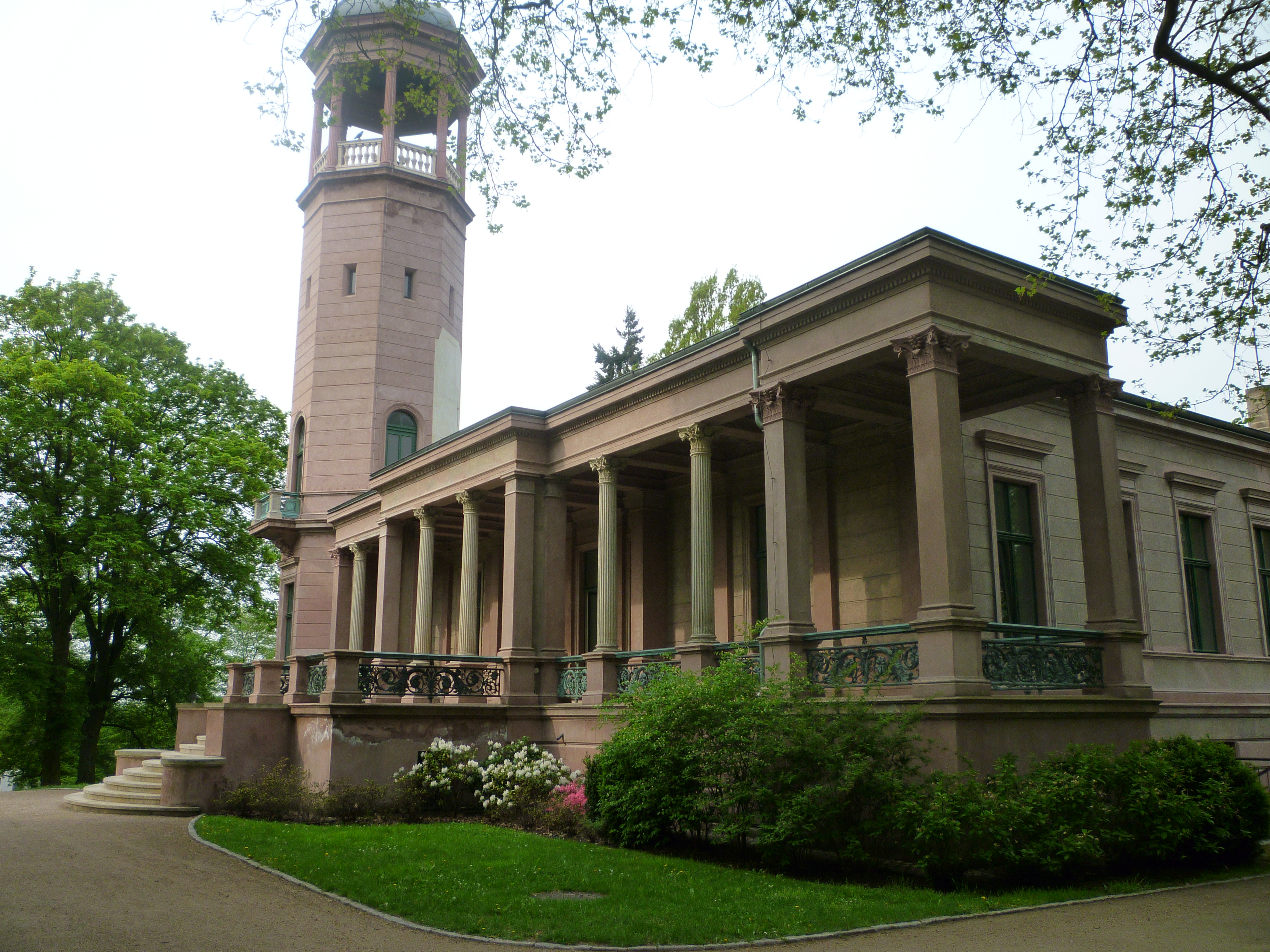 Winterhochzeit - Berlin-Stadt - Außenansicht gesamtes Schloss - Schloss Biesdorf