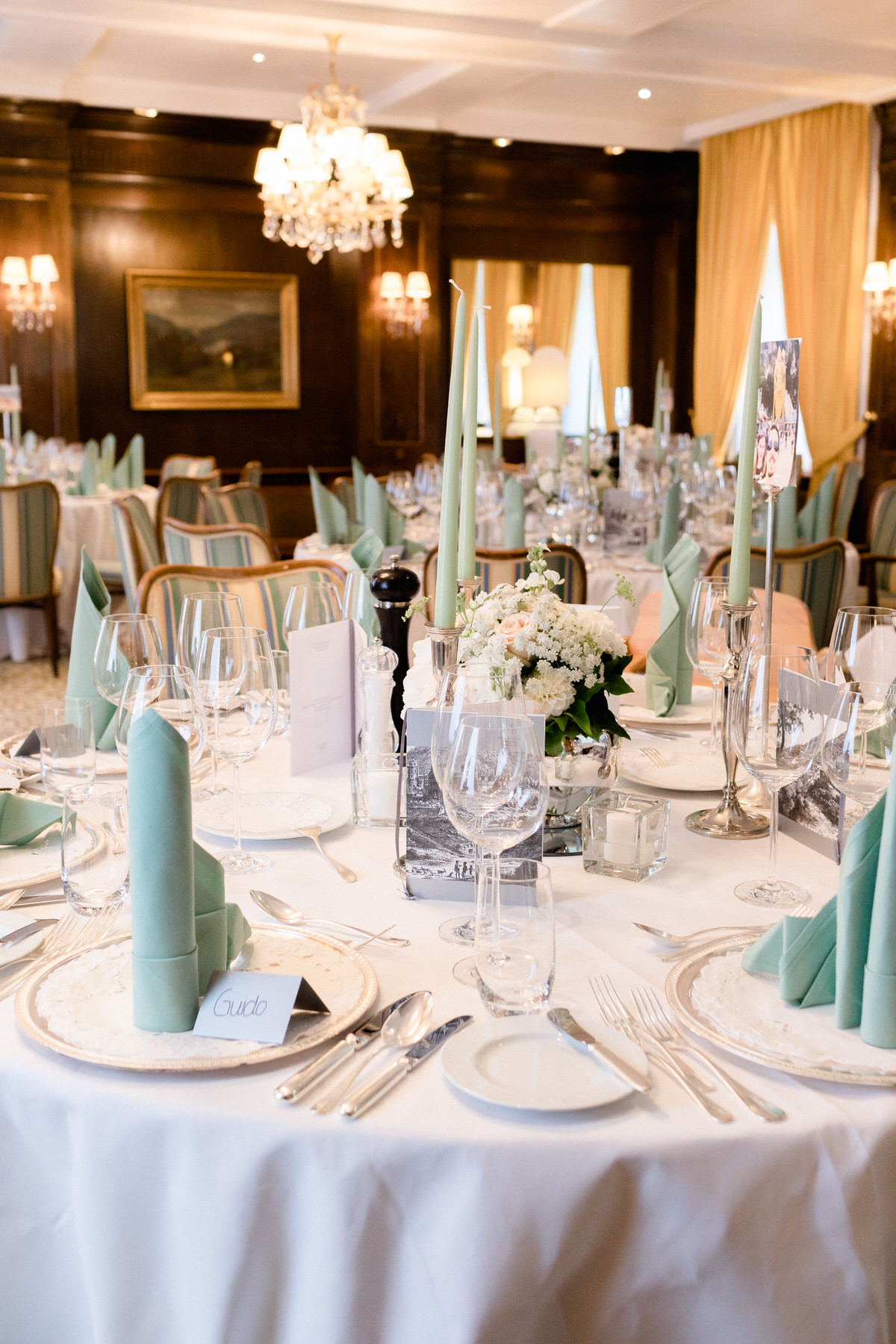 Hochzeitslocation: Eine festlich gedeckte Tafel im Europäischen Hof Heidelberg. - Hotel Europäischer Hof Heidelberg