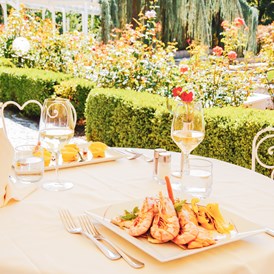 Hochzeitslocation: Speisen Sie bei herrlichem Wetter in unserem Außenbereich - Grand Hotel Imperial