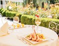 Hochzeitslocation: Speisen Sie bei herrlichem Wetter in unserem Außenbereich - Grand Hotel Imperial