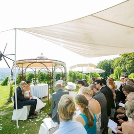 Hochzeitslocation: Trauung unter freiem Himmel mitten im Weingarten. - Weingartenhotel Harkamp