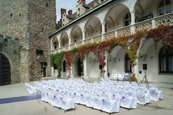 Hochzeitslocation: Romantischer Schlosshof  für bis zu 200Personen - Schloss Rothschild