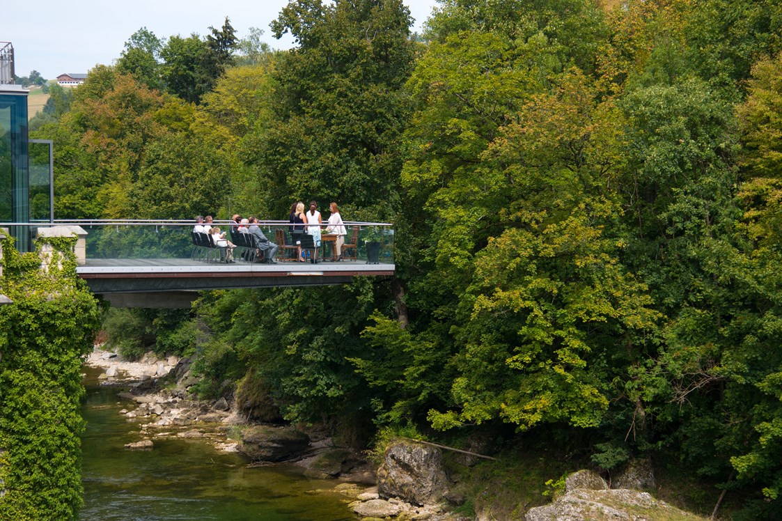 Hochzeitslocation: Näher am Fluss - die Plattform für bis zu 40 Personen - Schloss Rothschild