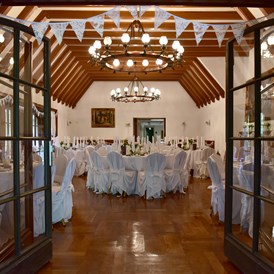 Hochzeitslocation: Der Rittersaal hat sitzend Platz für bis zu 120 Personen... - Schloss Kransberg
