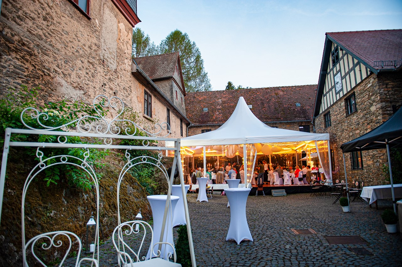 Schloss Kransberg Angaben zu den Festsälen Schlosshof