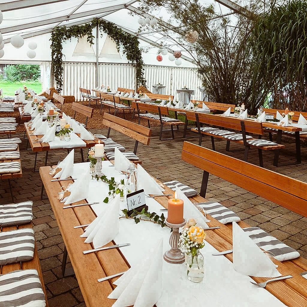 Brenner Stube  Angaben zu den Festsälen Biergarten - Überdachter Außenbereich