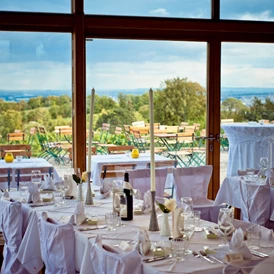 Hochzeitslocation: Die Aussicht aus dem Restaurant - Oktogon am Himmel