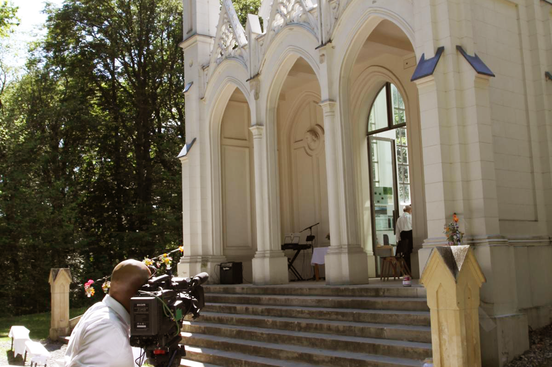 Hochzeitslocation: In 5 Minuten zu Fuß ist man bei der Sisi Kapelle - Oktogon am Himmel
