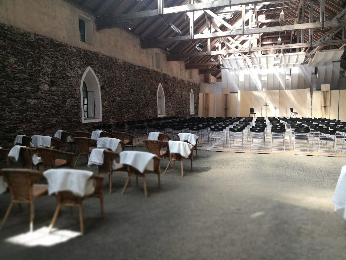 Hochzeitslocation: In der alten Reitschule (vorbereitet für ein Konzert) - Burg Feistritz