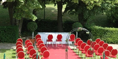 Winterhochzeit - Karlstetten - Die Standesamtliche / Kirchliche Trauung ist gerne auch "unter der schattigen Linde" möglich. - Hochzeitslocation - Hotel - Eventrestaurant - Pedros