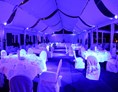Hochzeitslocation: Das Festzelt mit LED-Beleuchtung nach Wunschfarbe - Das Chadim
