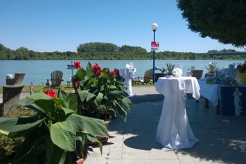 Hochzeitslocation: Baumterrasse mit Agape, auch möglich für Trauungen  - Marina Restaurant