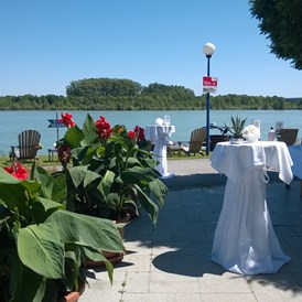 Hochzeitslocation: Baumterrasse mit Agape, auch möglich für Trauungen  - Marina Restaurant