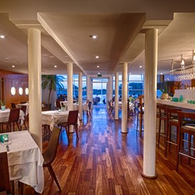 Hochzeitslocation: Marina Raum mit Blick auf Terrasse und Bar  - Marina Restaurant