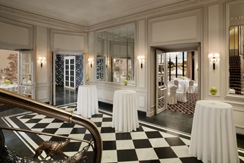 Hochzeitslocation: Das Foyer unseres Banquet Floors ... Perfekt für Ihren Aperitif! - Hotel Bristol Vienna