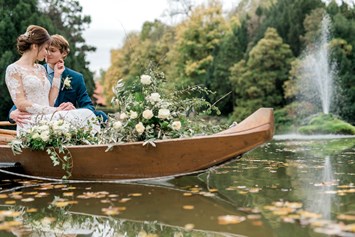 Hochzeitslocation: Traumhafte Hochzeitsfotos im romantischen Boot... - Schloss Schönau