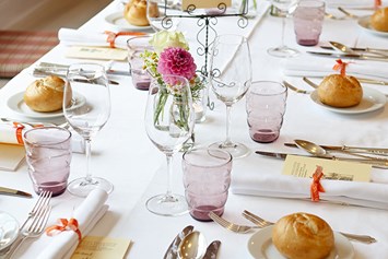 Hochzeitslocation: Tischdekoration - Weingut Holzapfel Prandtauerhof