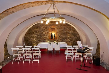 Hochzeitslocation: Feiern Sie Ihre Hochzeit im Gewölbe des Weingut Holzapfel Prandtauerhof in Niederösterreich. - Weingut Holzapfel Prandtauerhof