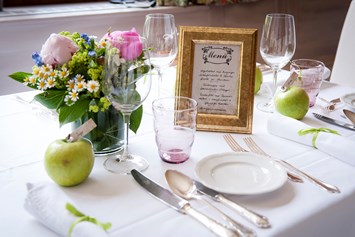 Hochzeitslocation: Tischdeko mit viel Liebe zum Detail. - Weingut Holzapfel Prandtauerhof