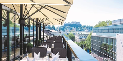 Winterhochzeit - Abtenau - Das gastronomische Erlebnis IMLAUER Sky - Bar & Restaurant bietet neben der hervorragenden Verpflegung einen traumhaften Ausblick auf die Kulisse von Salzburg. - IMLAUER HOTEL PITTER Salzburg