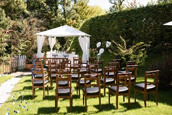 Hochzeitslocation: Freie Trauung im Garten - ****Hotel Schlosswirt zu Anif