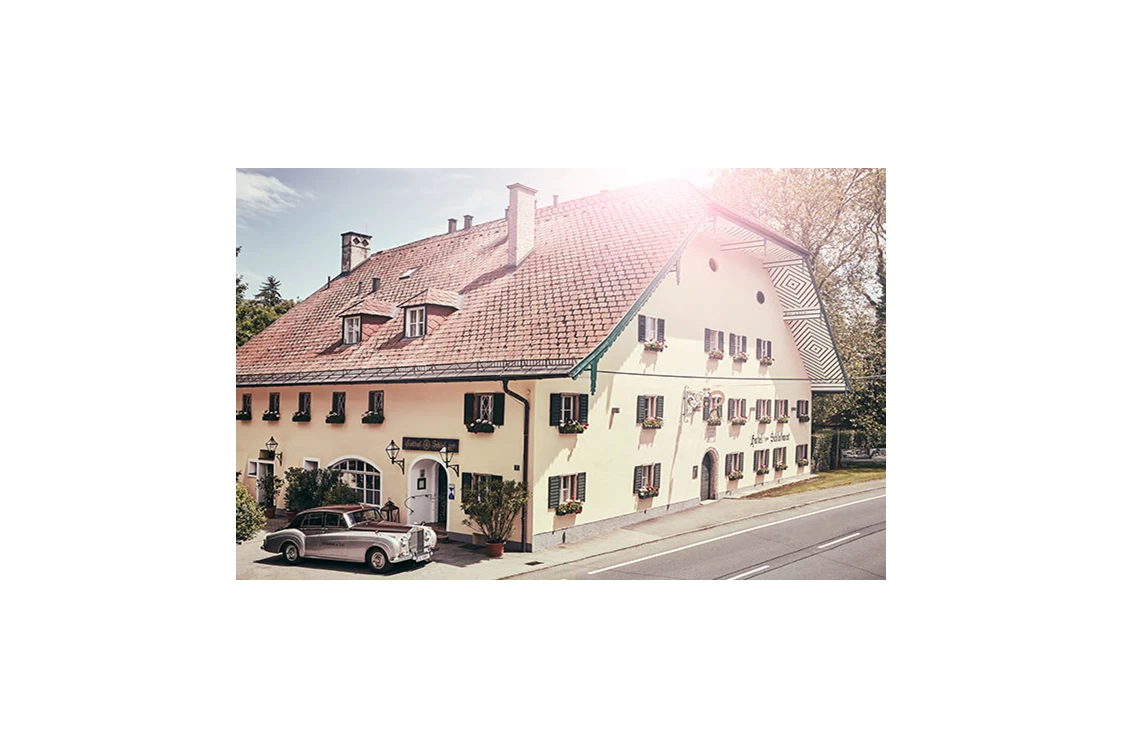 Hochzeitslocation: Außenansicht - ****Hotel Schlosswirt zu Anif