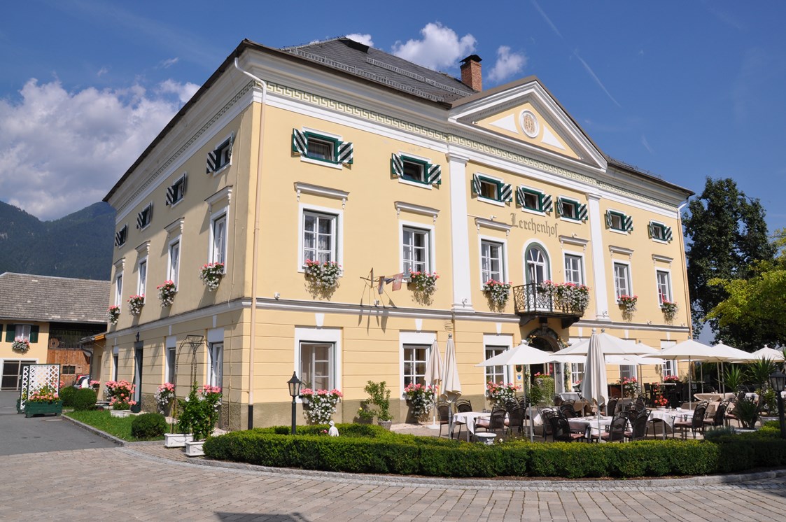 Hochzeitslocation: Außenansicht  - Schloss Hotel Lerchenhof