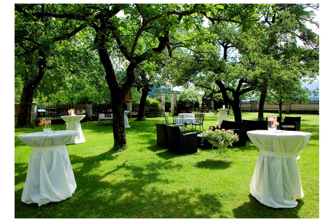 Hochzeitslocation: Sektempfang im Garten - Schloss Hotel Lerchenhof