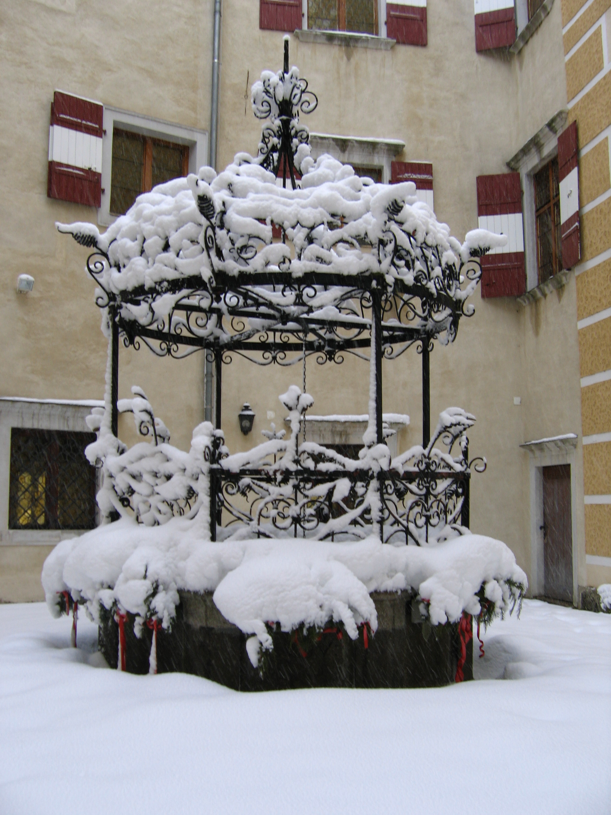 Winterhochzeit - Geeignet für: Hochzeit - Innenhof mit Brunnen - Schloss Ottenstein