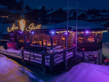 Almstadl - Winterhochzeit am Berg  Angaben zu den Festsälen Außenansicht bei Nacht
