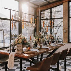 Hochzeitslocation: Hochzeitstafel mit traumhaften Winterpanorama im Sendlhofer's - Sendlhofer's