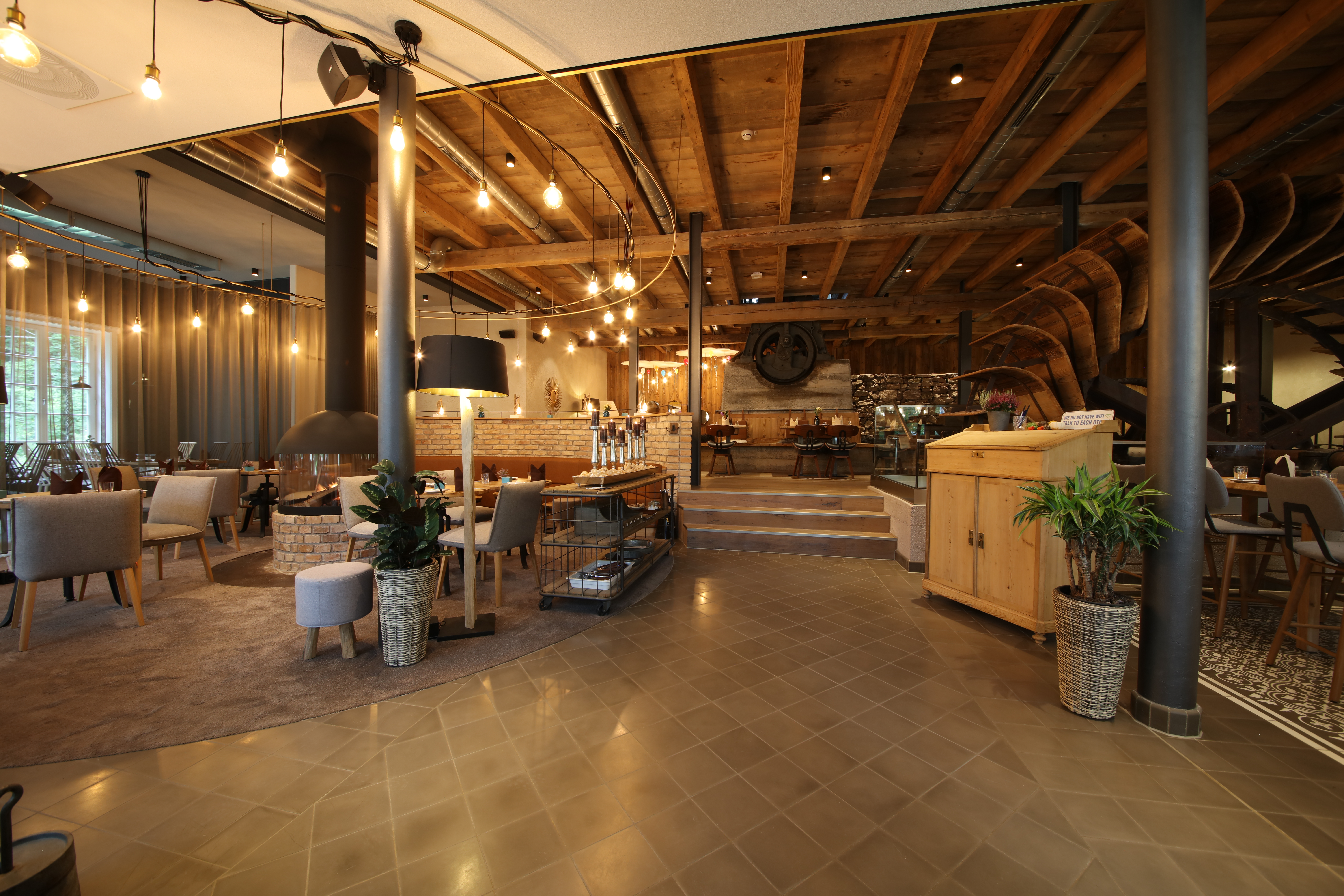 die Säge Angaben zu den Festsälen Goldspänelager