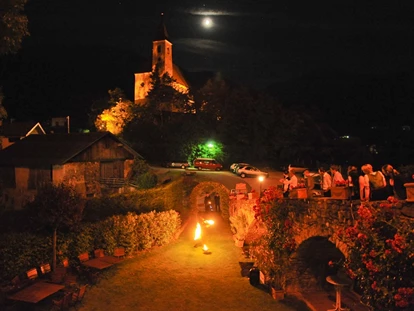 Winterhochzeit - Art der Location: Schloss - Wie darf Euer Eröffnungstanz aussehen ? Also wir sind voller toller und unvergesslicher Ideen, voller Glücksmomenten - Hochzeitslocation Castel Katzenzungen