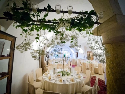 Winterhochzeit - Art der Location: Schloss - Welches Farbkonzept passt zu Euch ? 
Unsere Hochzeitsplanung hat da schon viele Ideen, lasst Euch überraschen und inspirieren - Hochzeitslocation Castel Katzenzungen