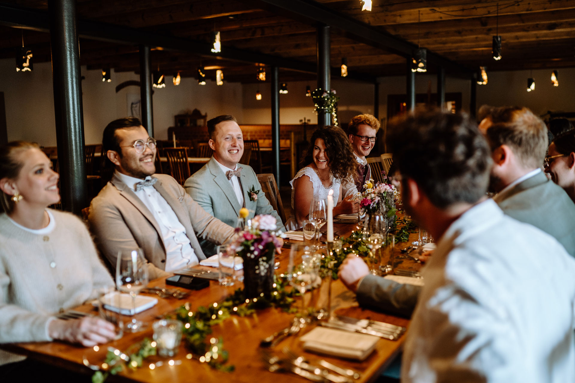Hochzeitslocation: Indoor lässt sich herrlich mit bis zu 120 Hochzeitsgästen feiern. - Büffelhof Beuerbach