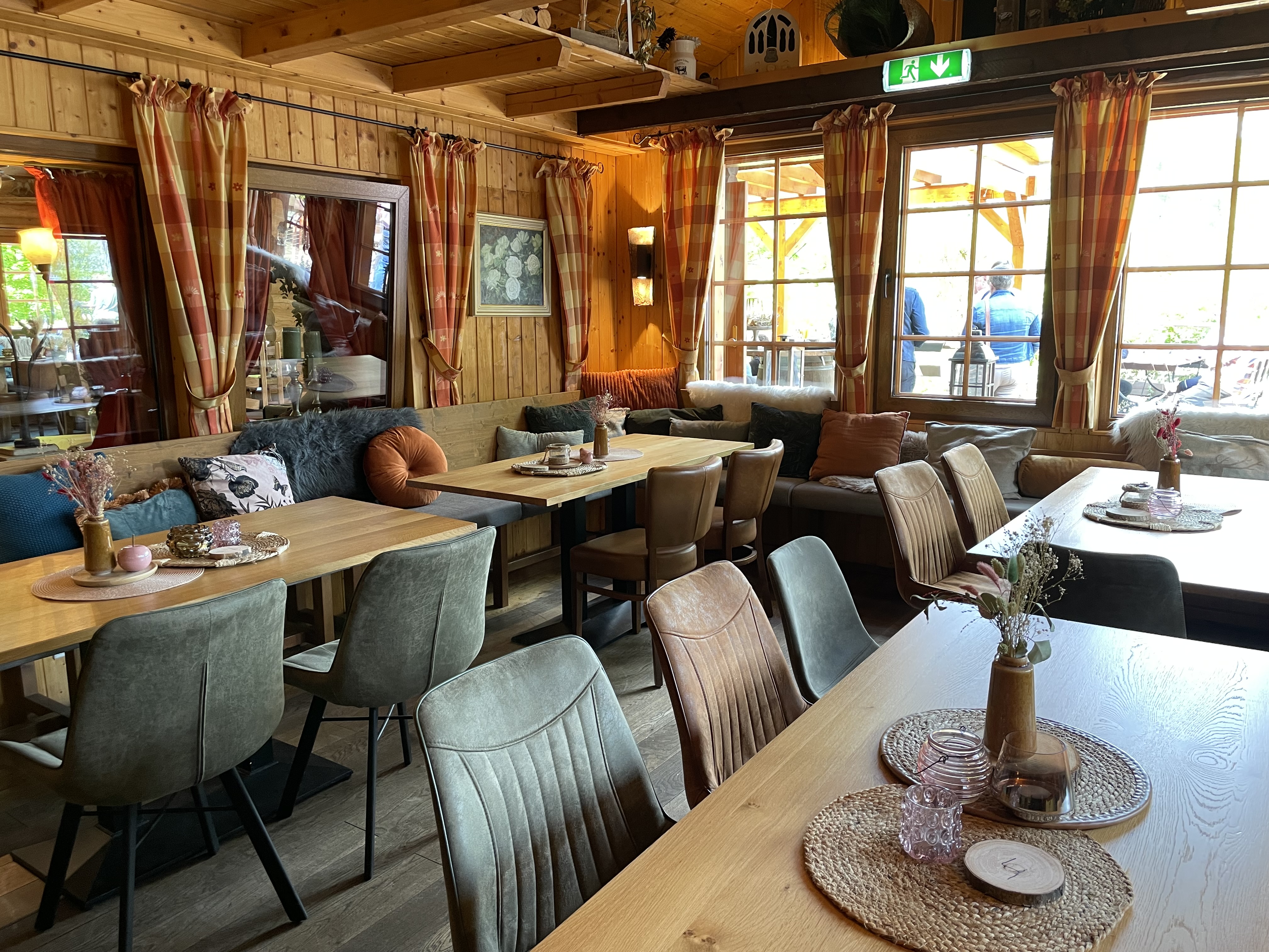 Winterhochzeit - Umgebung: in den Bergen - Brilons Kurparkhütte