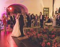 Hochzeitslocation: Tanzparkett im Innenhof - Schloss Raggendorf