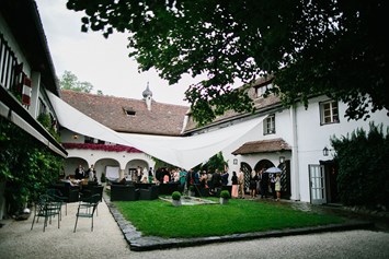 Hochzeitslocation: Feiern Sie Ihre Hochzeit im Schloss Leonstain in Pörtschach am Wörthersee.
Foto © henrywelischweddings.com - Hotel Schloss Leonstain