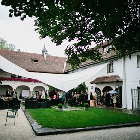 Hochzeitslocation: Feiern Sie Ihre Hochzeit im Schloss Leonstain in Pörtschach am Wörthersee.
Foto © henrywelischweddings.com - Hotel Schloss Leonstain