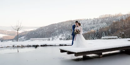 Winterhochzeit - Karlstetten - Unvergessliche Winterhochzeitsfotos am Teich. - Refugium Hochstrass