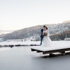 Hochzeitslocation: Unvergessliche Winterhochzeitsfotos am Teich. - Refugium Hochstrass 
